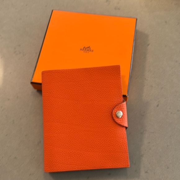 Incredible deal! Hermes Orange Togo Leather Ulysses Notebook - New in Box - Picture 1 of 7